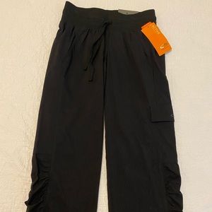 Champion Semi-Fitted Capri Stretchy Workout Pants